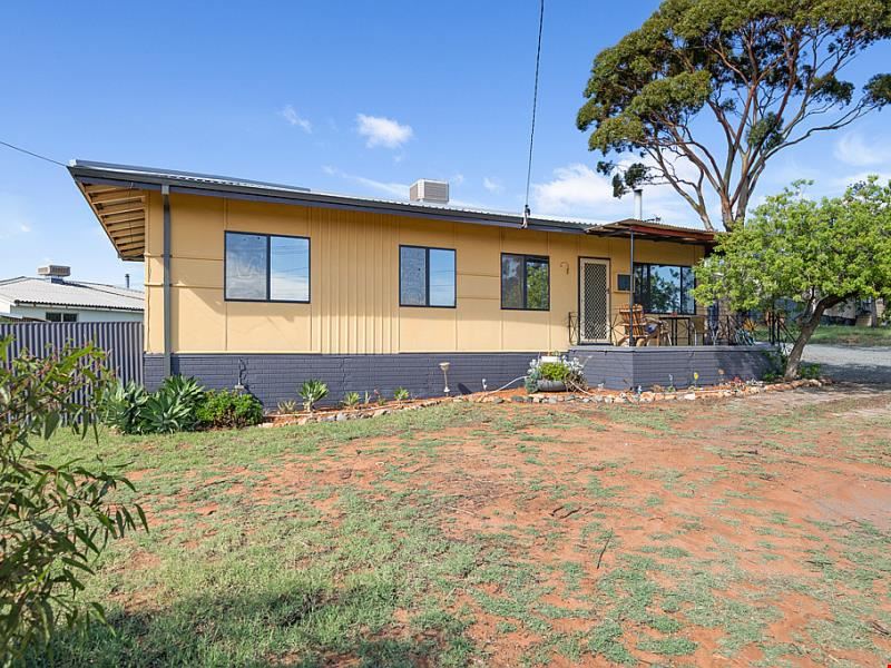 2 Serpentine Road, Kambalda East WA 6442