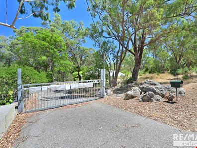 61 Bushland Retreat, Carramar WA 6031