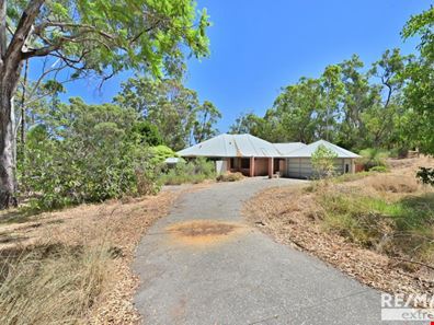 61 Bushland Retreat, Carramar WA 6031