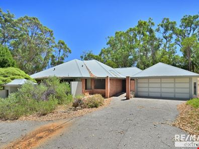 61 Bushland Retreat, Carramar WA 6031
