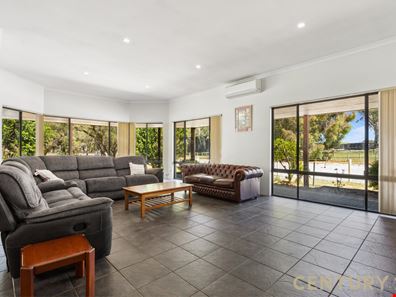 860 Rowley Road, Oakford WA 6121