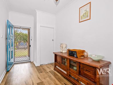 13 Flemington St, Orana WA 6330