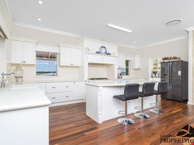 40 McConkey Road, Greenough WA 6532