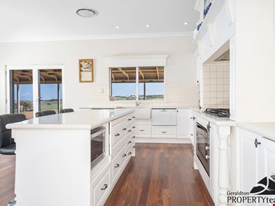 40 McConkey Road, Greenough WA 6532