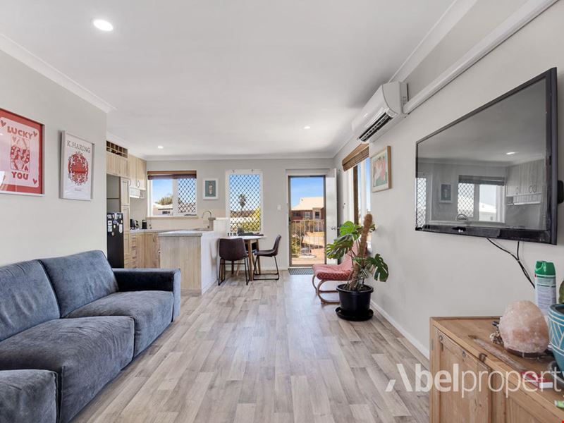 16/4 Sackville Terrace, Scarborough WA 6019