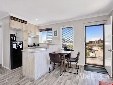 16/4 Sackville Terrace, Scarborough WA 6019