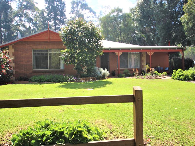 15 Banksiadale Road, Dwellingup WA 6213