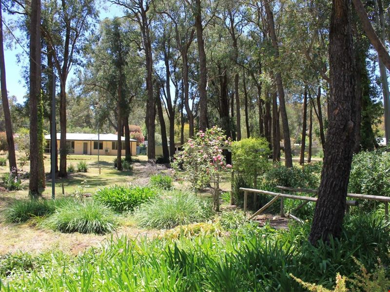 1755 Railway Terrace, Sawyers Valley WA 6074
