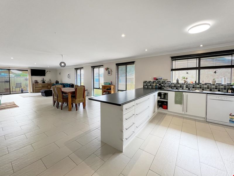 41A Katoomba Street, Orana WA 6330