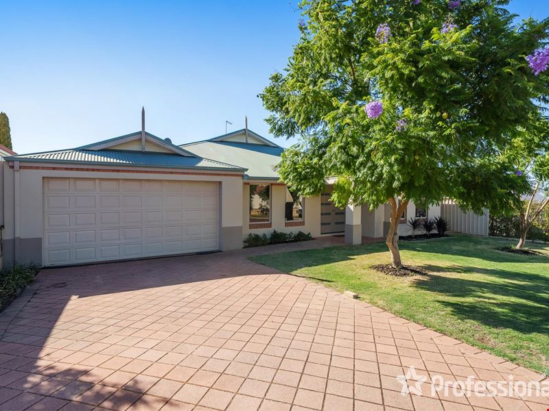 8 Narrien Loop, Hocking WA 6065