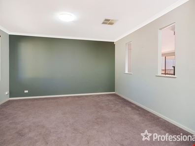 8 Narrien Loop, Hocking WA 6065