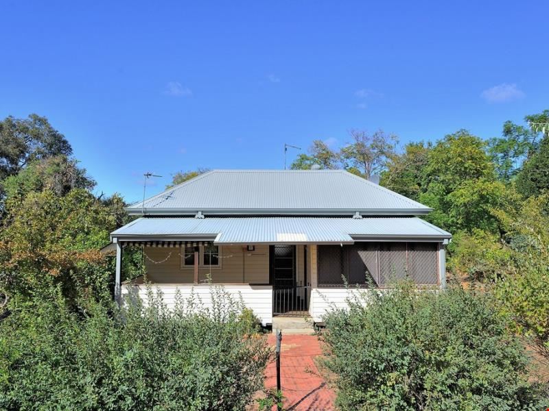 11 Wade Street, Wooroloo WA 6558