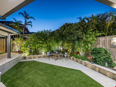 20 Ocean Gate Parade, Iluka WA 6028