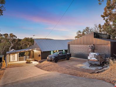 4 Howard Place, Kelmscott WA 6111