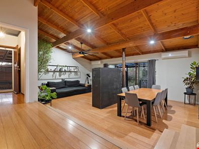 4 Howard Place, Kelmscott WA 6111