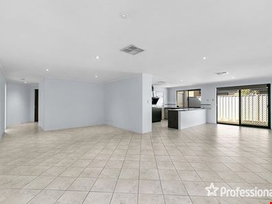 8 Sandleford Way, Hammond Park WA 6164