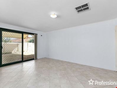 8 Sandleford Way, Hammond Park WA 6164
