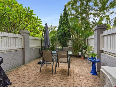 1/140 Melville Parade, Como WA 6152