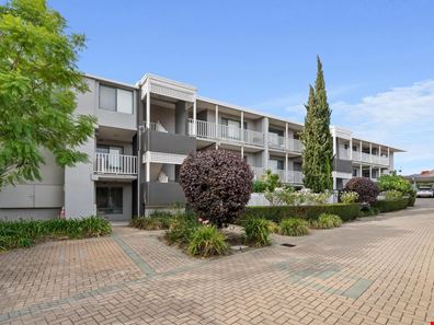 1/140 Melville Parade, Como WA 6152