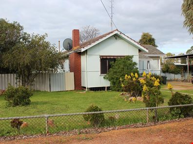 13 Nugent St, Wongan Hills WA 6603