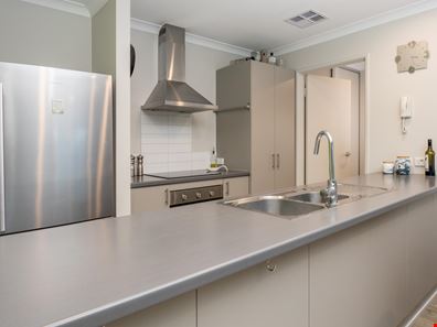 14/158 George Street, Queens Park WA 6107