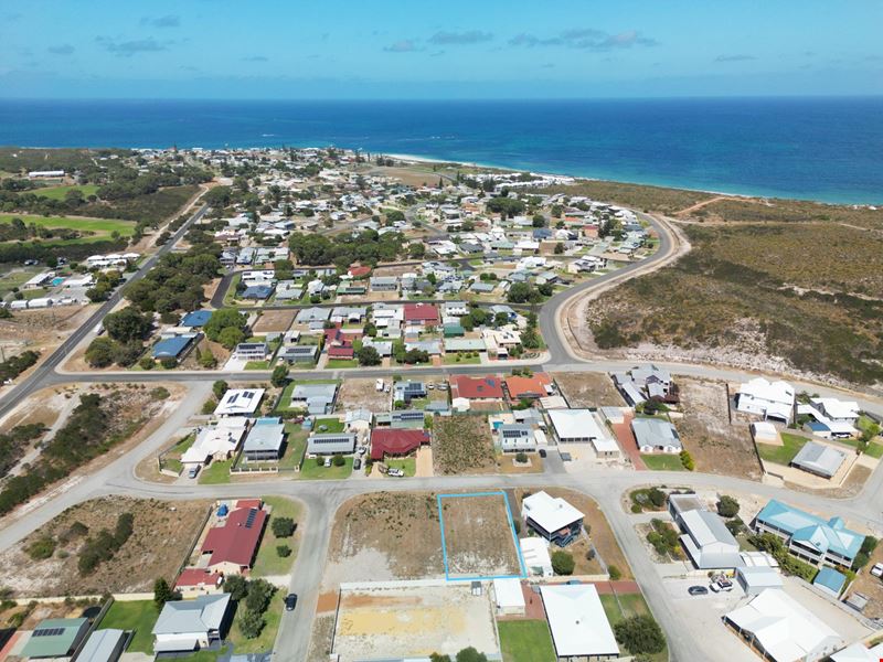 10 Lucraft Loop, Ledge Point WA 6043