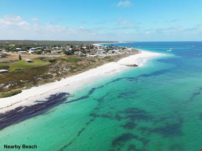 10 Lucraft Loop, Ledge Point WA 6043