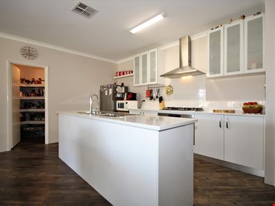 124 Thornton Drive, Uduc WA 6220
