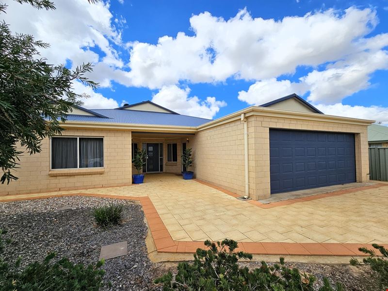 26 Repacholi Parade, Kondinin WA 6367