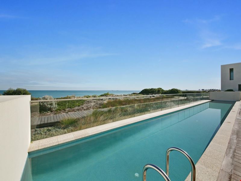 24/21 Ocean Drive, North Coogee WA 6163