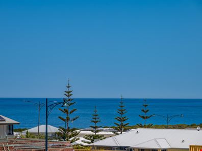9 Kurrawa Way, Iluka WA 6028