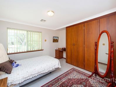 214 Newnham Road, Lake Clifton WA 6215