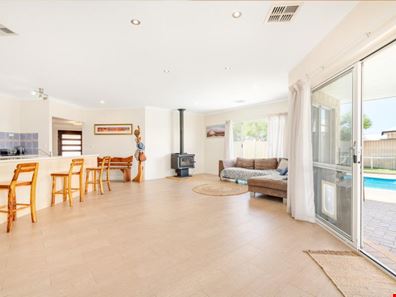 4 Lavender Gardens, Yalyalup WA 6280