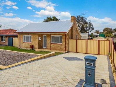 15 Hokin Street, Waikiki WA 6169
