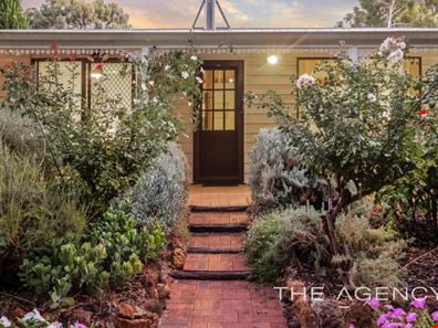 15 Birch Place, Stoneville WA 6081