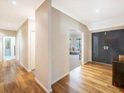23 Thomasfield Place, Ravenswood WA 6208