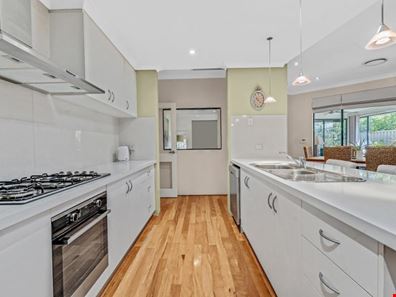 10 Beachfields Drive, Broadwater WA 6280