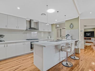 10 Beachfields Drive, Broadwater WA 6280
