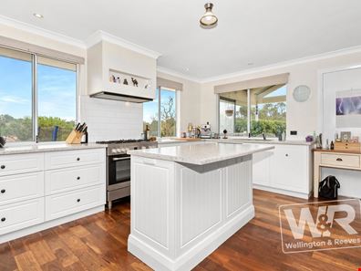 376 Lowanna Drive, Marbelup WA 6330