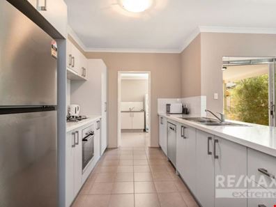 2/5 Melita Drive, Helena Valley WA 6056