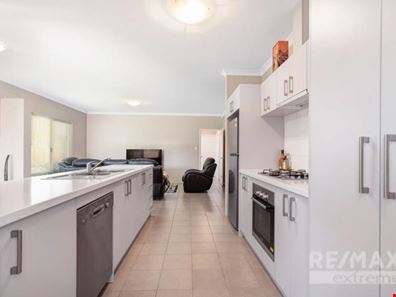 2/5 Melita Drive, Helena Valley WA 6056