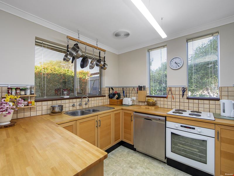 29 Anthony Street, Lesmurdie WA 6076