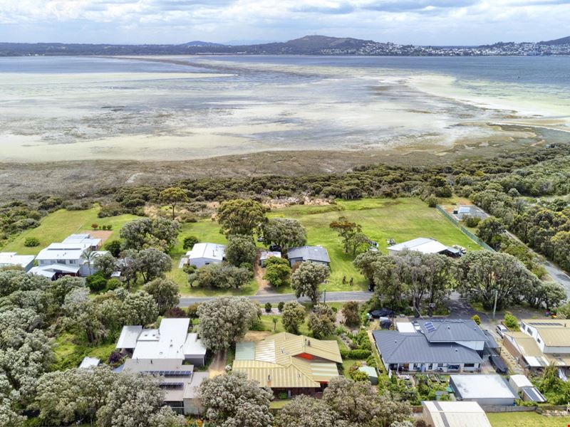 8 Marine Terrace, Little Grove WA 6330