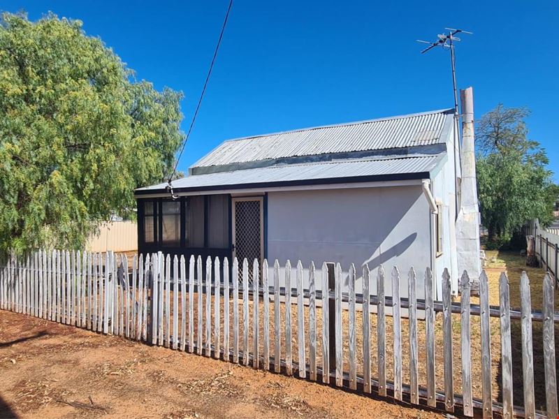 77 Shaw Street, Coolgardie WA 6429