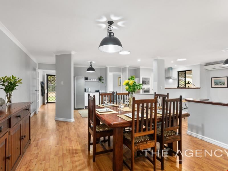 4 Stradbroke Gardens, Ridgewood WA 6030