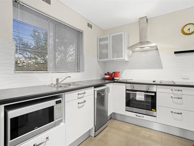 3/95 Matheson Road, Applecross WA 6153