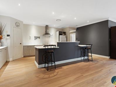 14 Dealbata Green, Roleystone WA 6111