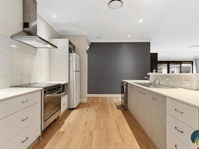 14 Dealbata Green, Roleystone WA 6111