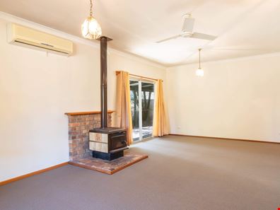 92 Government Road, Roelands WA 6226