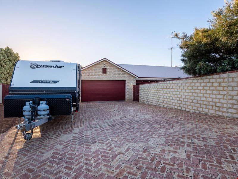 5 Higgins Place, Mount Nasura WA 6112